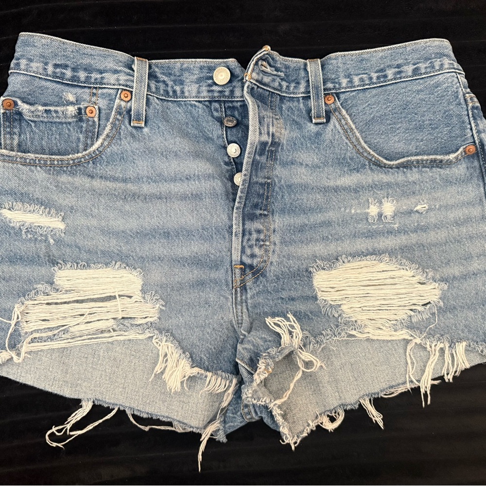 Distressed Levi 501